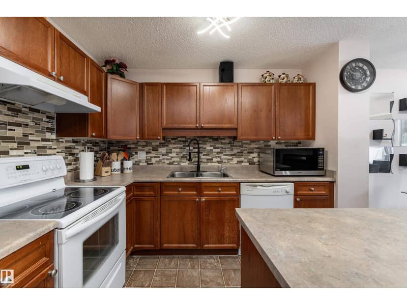 2309 27 AV NW, Edmonton, photo 2