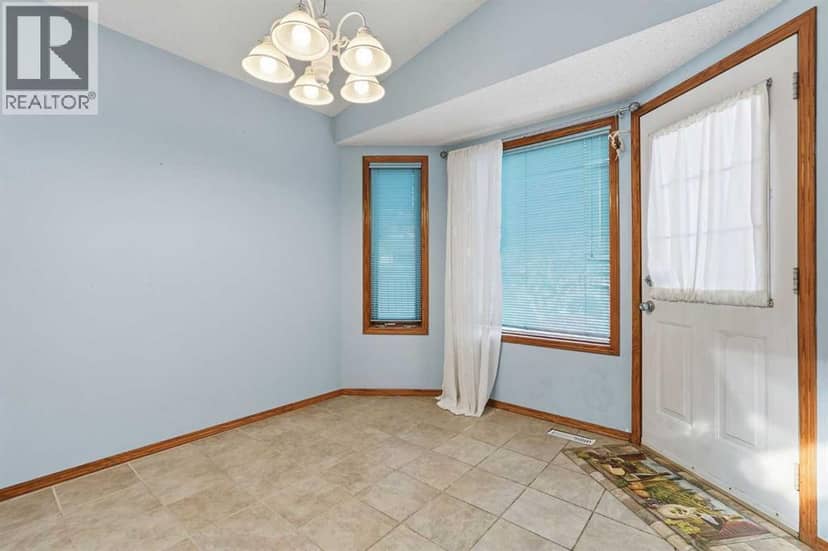 866 Applewood Drive SE, Calgary, photo 8