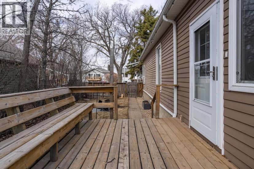 5015 52A Street, Camrose, photo 2