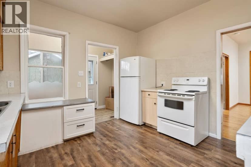 5015 52A Street, Camrose, photo 4