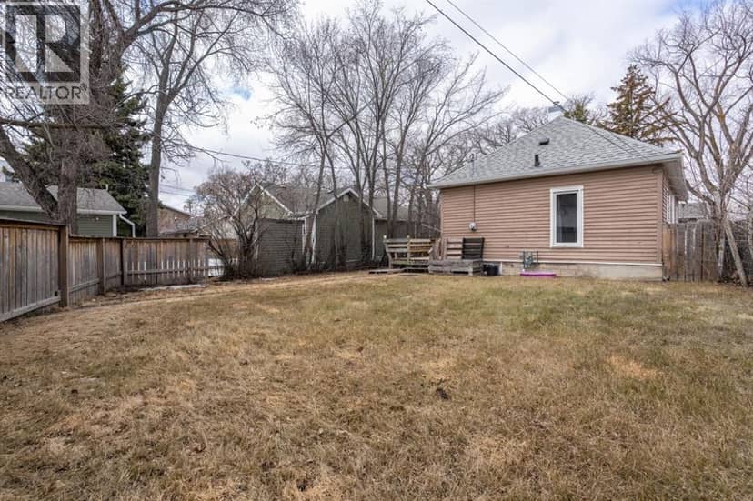 5015 52A Street, Camrose, photo 3