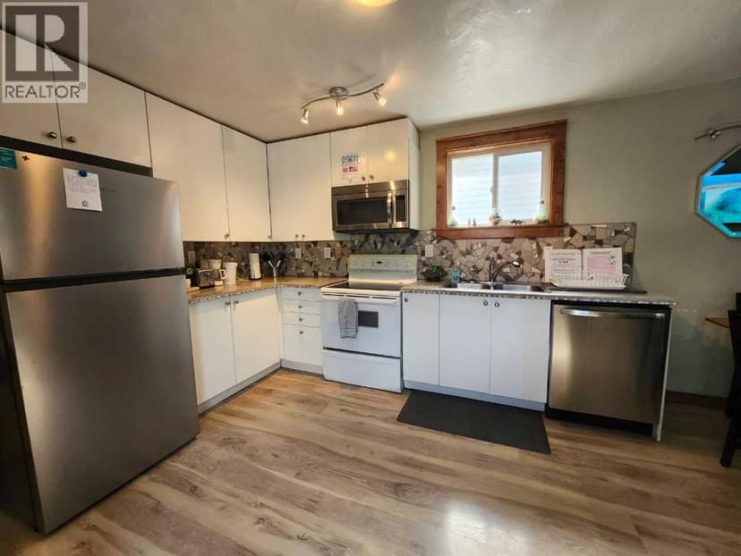 590 2 Street SW, Drumheller, photo 3