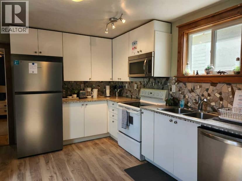 590 2 Street SW, Drumheller, photo 4