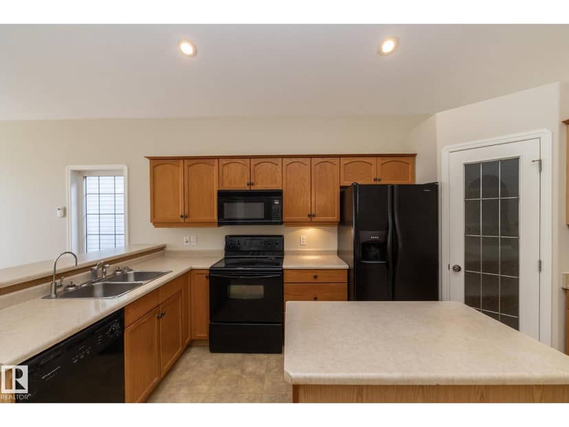 2 Briarwood Vg, Stony Plain, photo 3