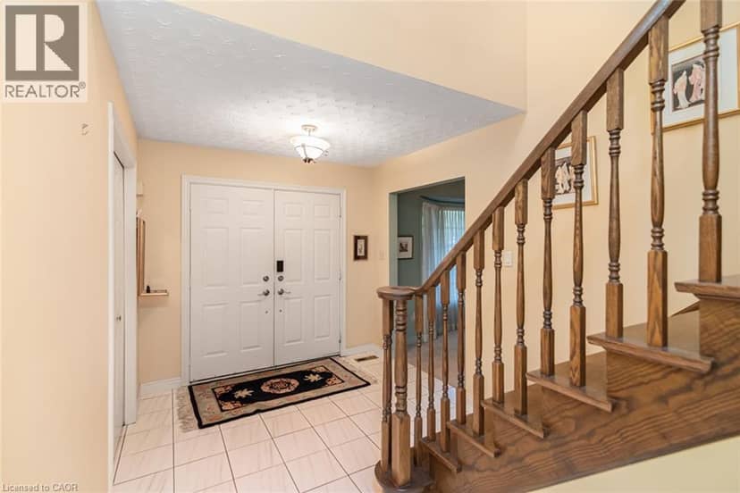 318 CAVENDISH Drive, Ancaster, photo 2