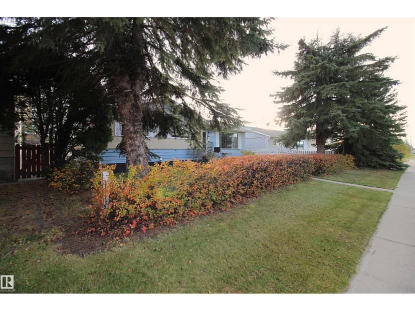 10711 102 ST, Westlock, photo 2
