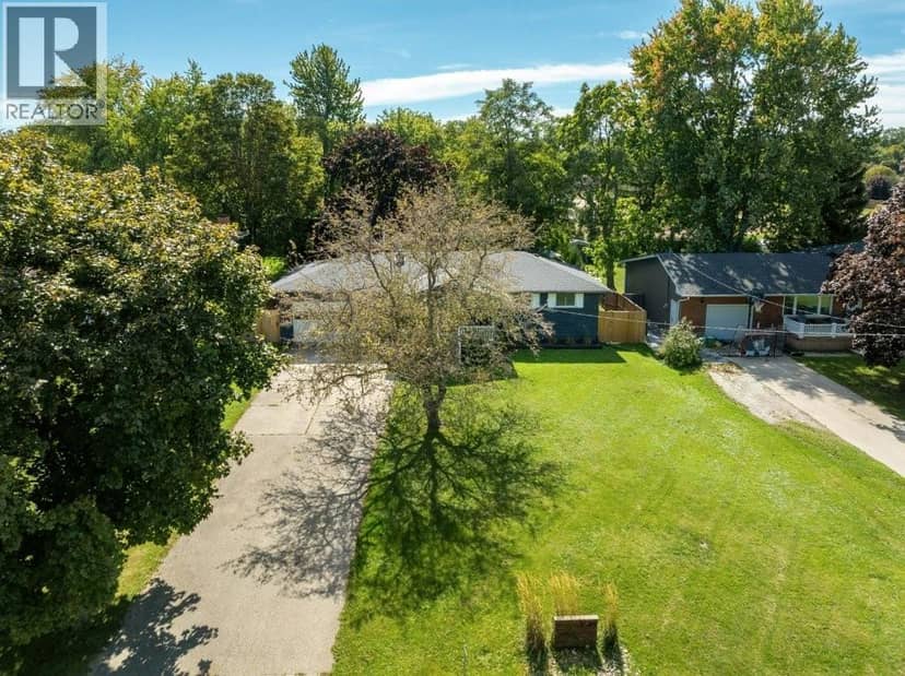 3549 Egremont ROAD, Plympton-Wyoming, photo 3