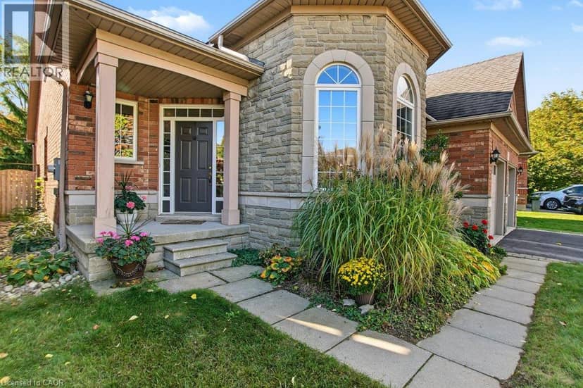 172 VALMONT Court, Ancaster, photo 3