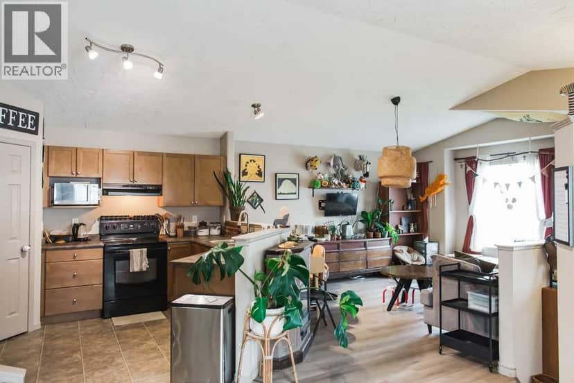 10404 98A Street, Clairmont, photo 2