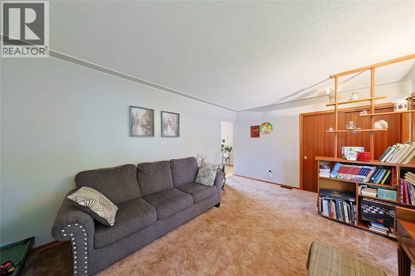 880 Champlain Road, Sarnia, photo 6