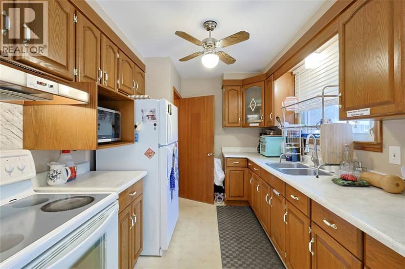 880 Champlain Road, Sarnia, photo 8