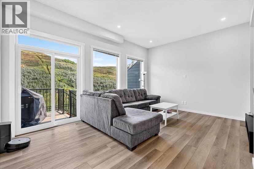 246 Cranbrook Square SE, Calgary, photo 5