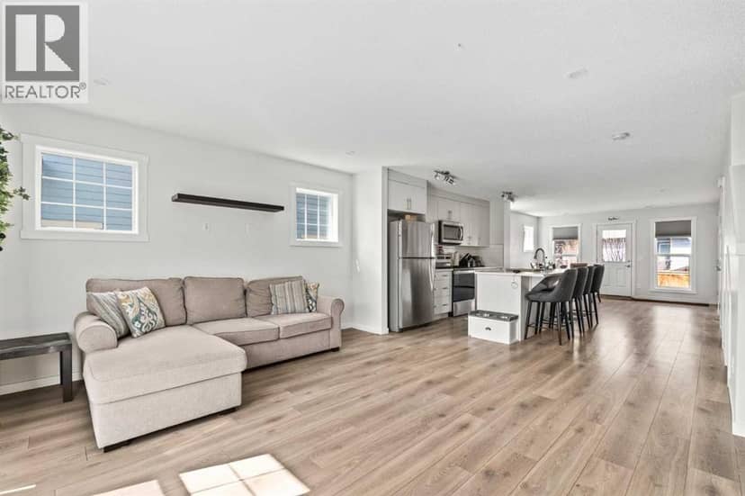 463 Cranbrook Square SE, Calgary, photo 5