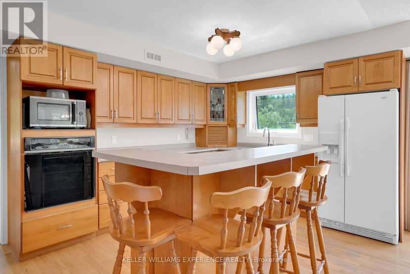 203 Santas Village Road, Bracebridge, photo 8