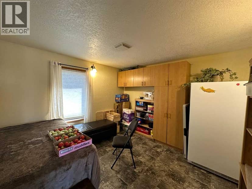 452 1st Street SW, Falher, photo 3
