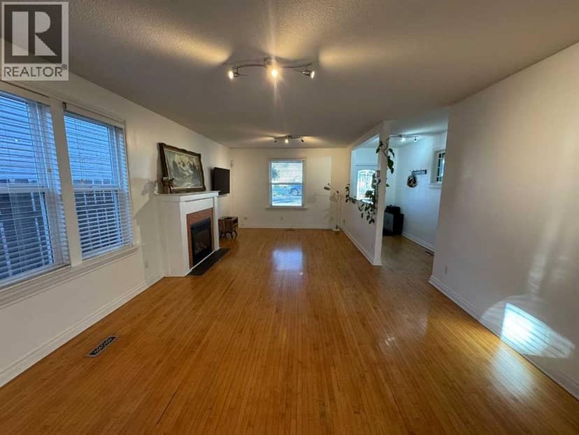 721 6 Street S, Lethbridge, photo 2