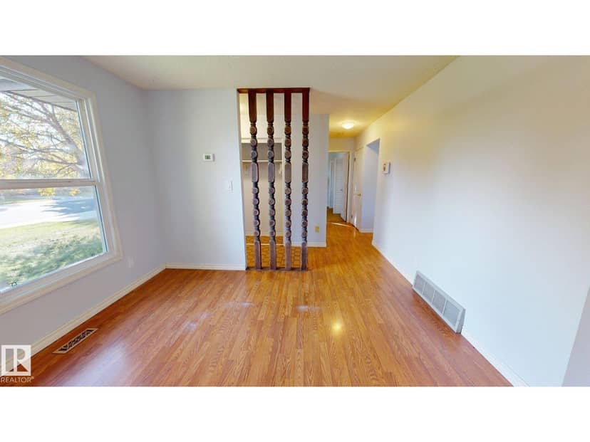 240 Humberstone Rd NW, Edmonton, photo 4