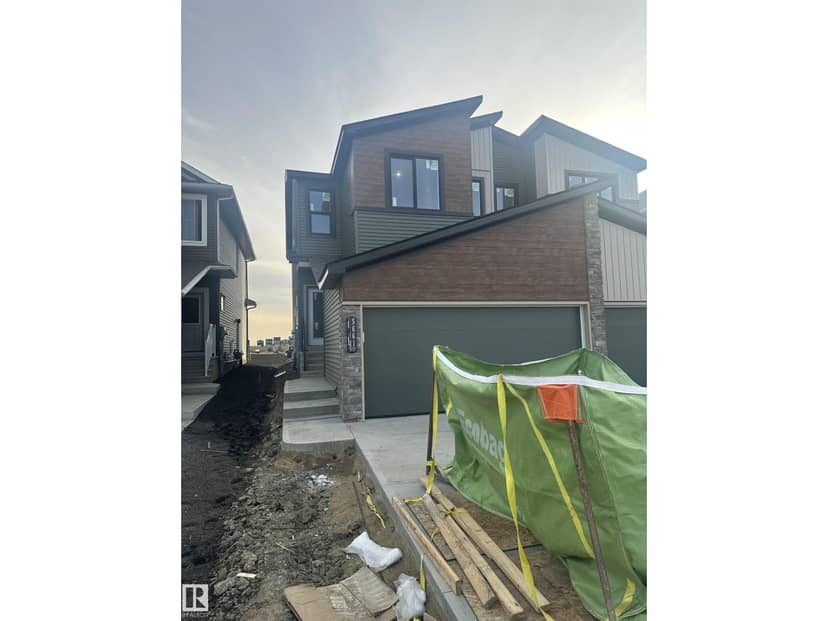 5661 Hawthorn WY SW, Edmonton