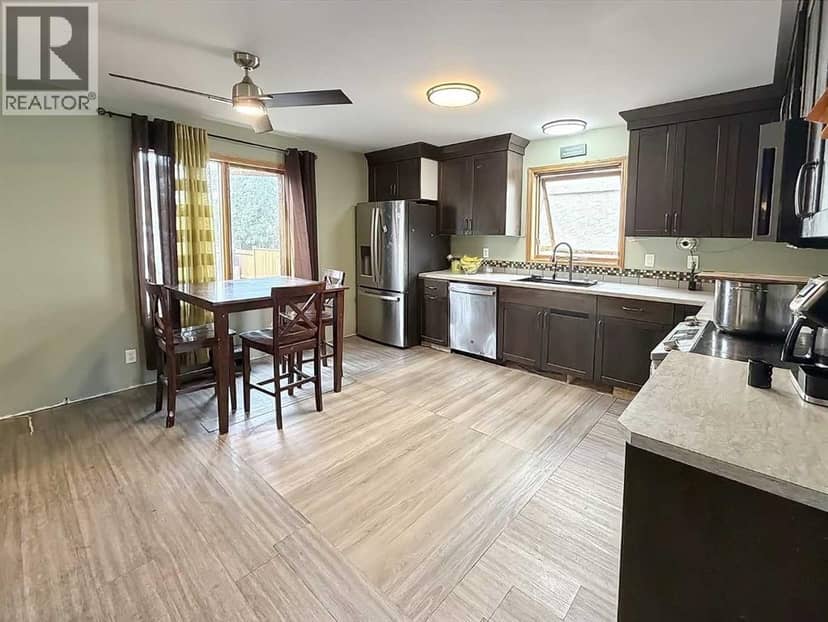 4732 43 Street, Sylvan Lake, photo 4