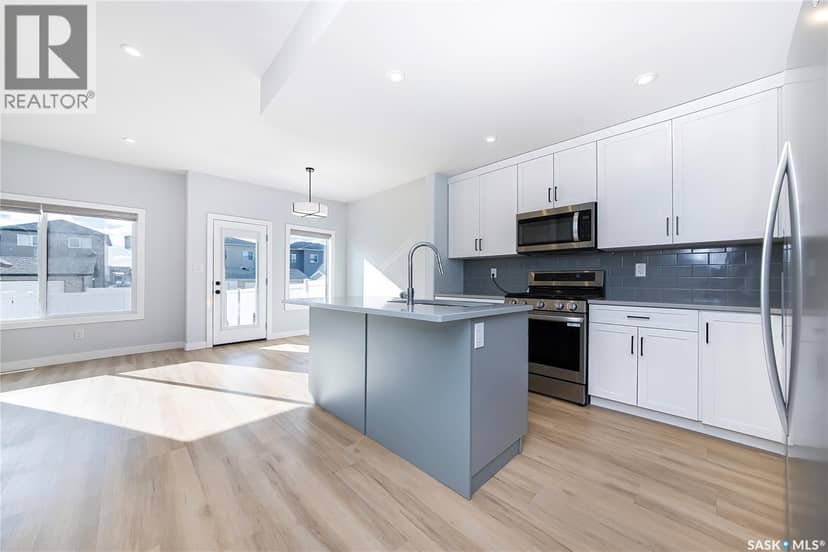 528 Myles Heidt MANOR, Saskatoon, photo 8