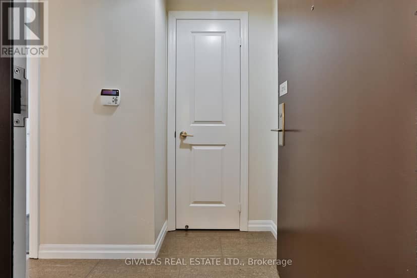 2110 - 30 Herons Hill Way, Toronto, photo 4