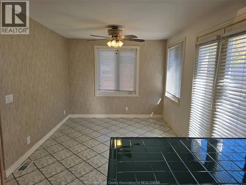 3515 Sandwich Street, Windsor, photo 8