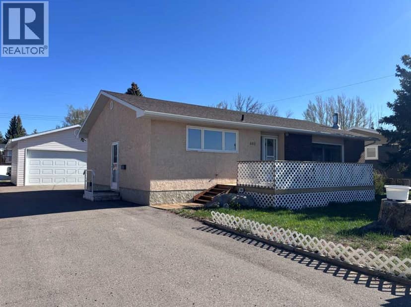 409 Centre Avenue NE, Milk River, photo 2