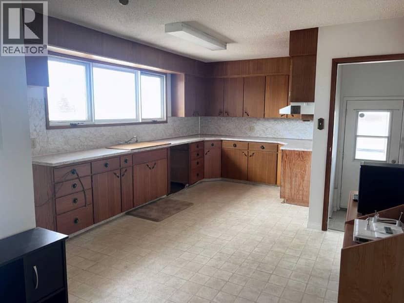 409 Centre Avenue NE, Milk River, photo 3