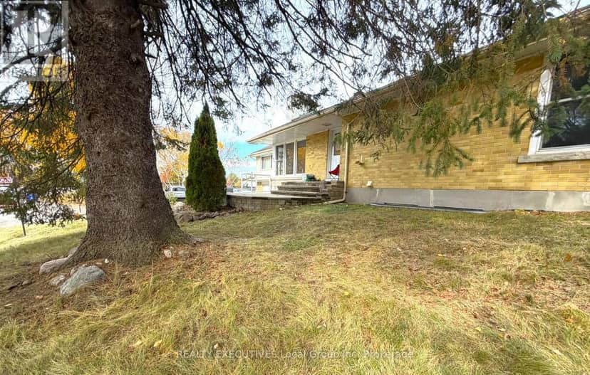 978 Main Street N, Callander, photo 4