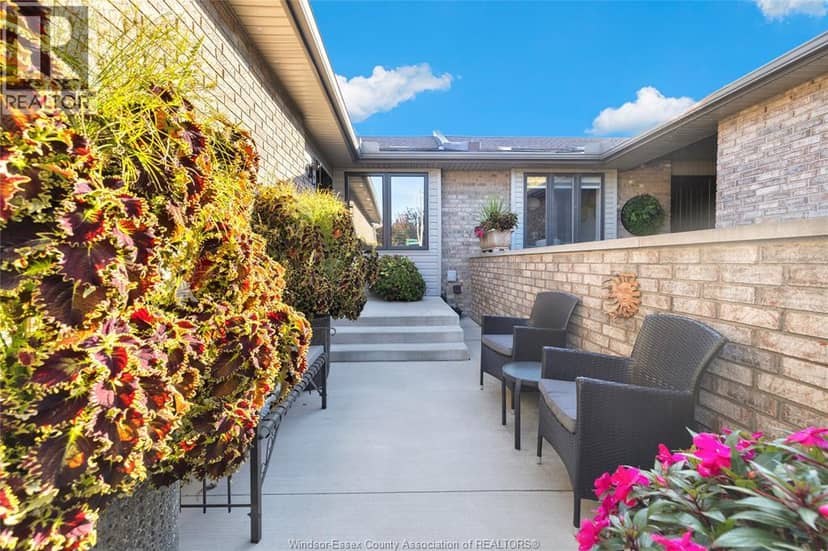 494 Martinique Avenue, Windsor, photo 2
