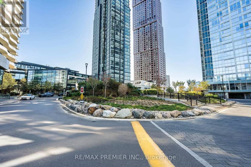 1805 - 2908 Highway 7 Road, Vaughan, photo 2