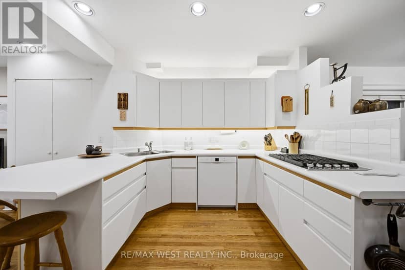 209 Clendenan Avenue, Toronto, photo 8
