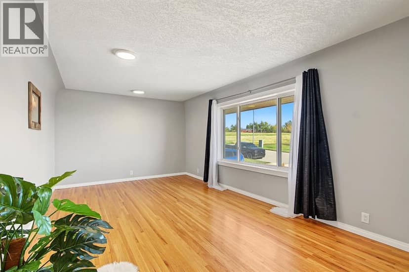 301 3 Street W, Standard, photo 6