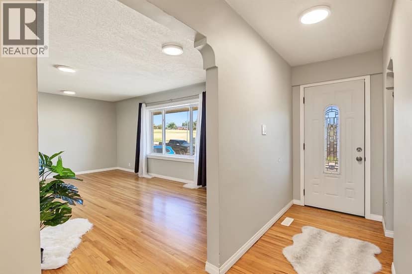 301 3 Street W, Standard, photo 4