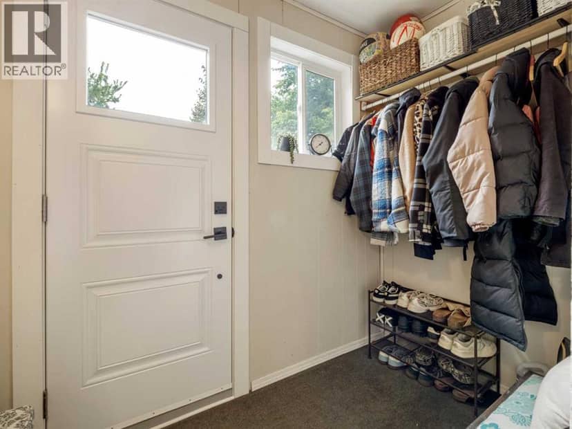 925 9 Street S, Lethbridge, photo 3