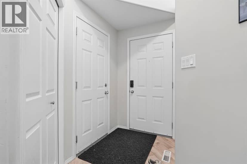 246 Fairmont Boulevard S, Lethbridge, photo 2