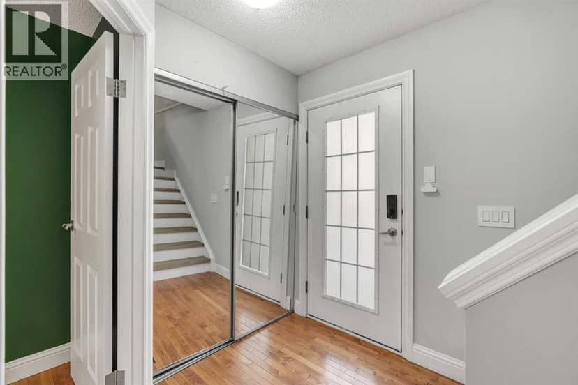 1205 Signal Hill Green SW, Calgary, photo 2