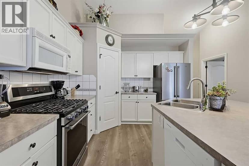 118 Whispering Way, Vulcan, photo 7