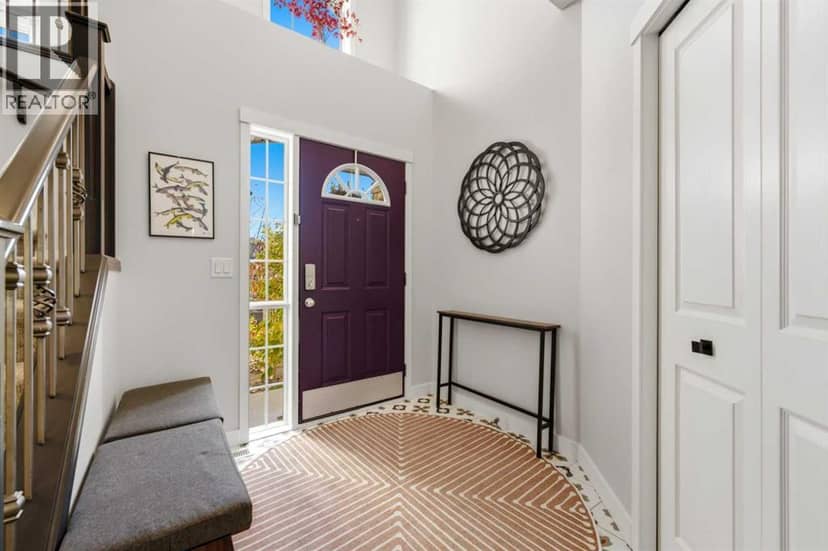 383 Springborough Way SW, Calgary, photo 2