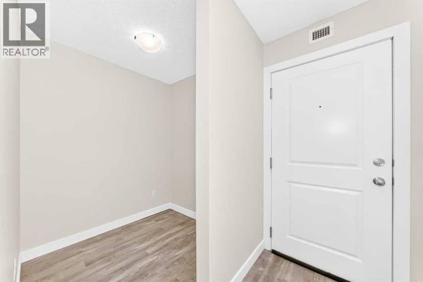 4118, 403 Mackenzie Way SW, Airdrie, photo 4