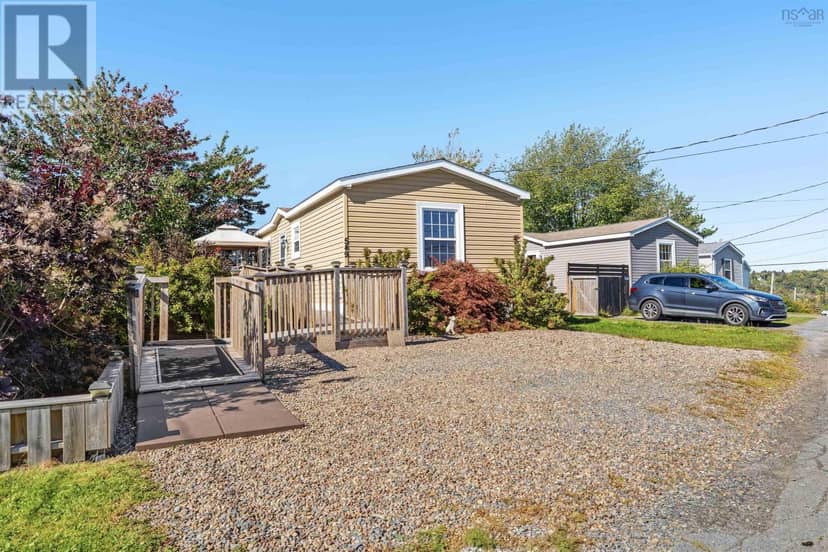 549 Thorn Avenue, Beaver Bank, photo 2