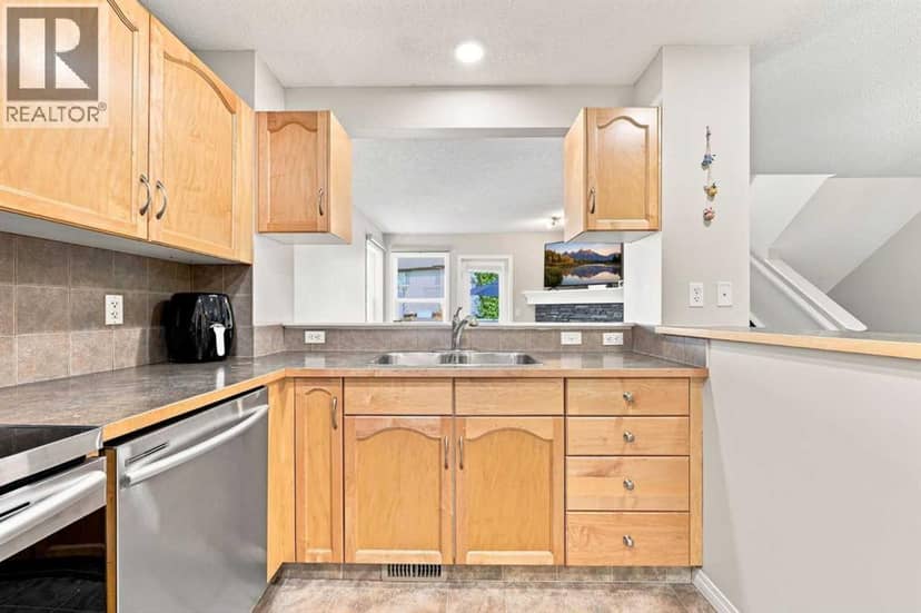 754 Luxstone Gate SW, Airdrie, photo 7
