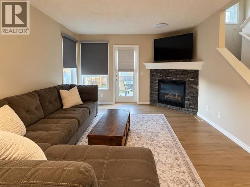 754 Luxstone Gate SW, Airdrie, photo 3