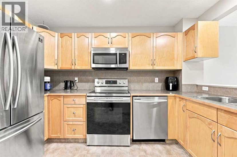 754 Luxstone Gate SW, Airdrie, photo 6