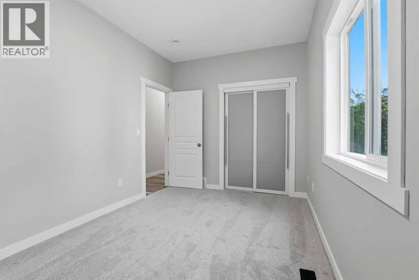 5240 & 5242 51 Street, Lacombe, photo 4