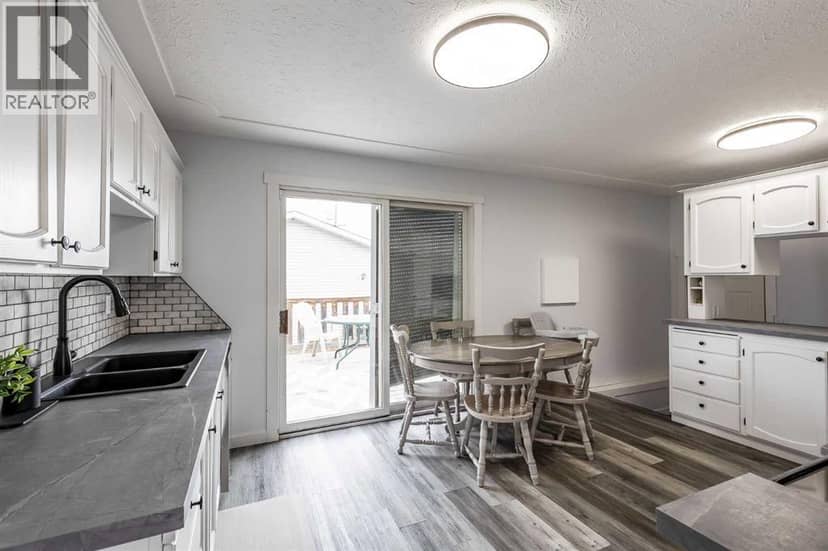 114 4 Street NW, Redcliff, photo 8
