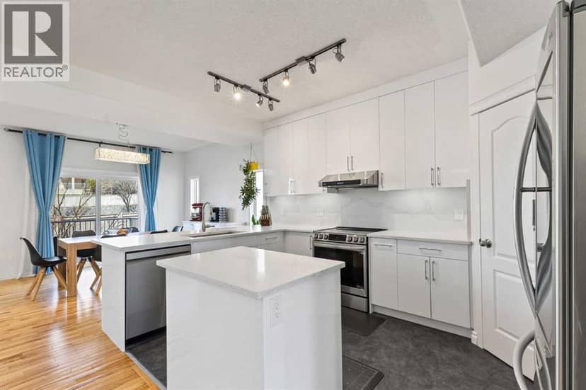 82 Country Hills Gardens NW, Calgary