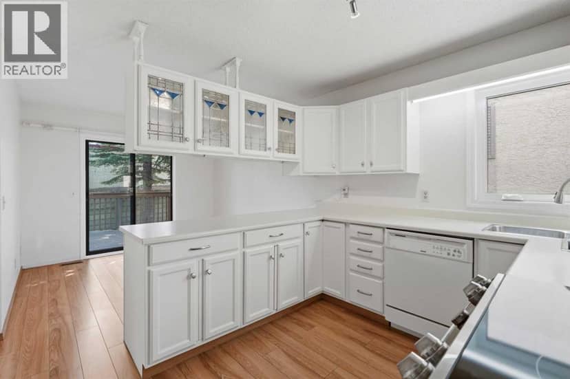 30 Sandarac Circle NW, Calgary, photo 5