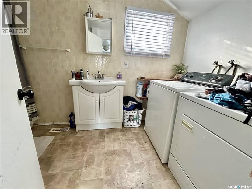 821 2nd AVENUE E, Zenon Park, photo 6