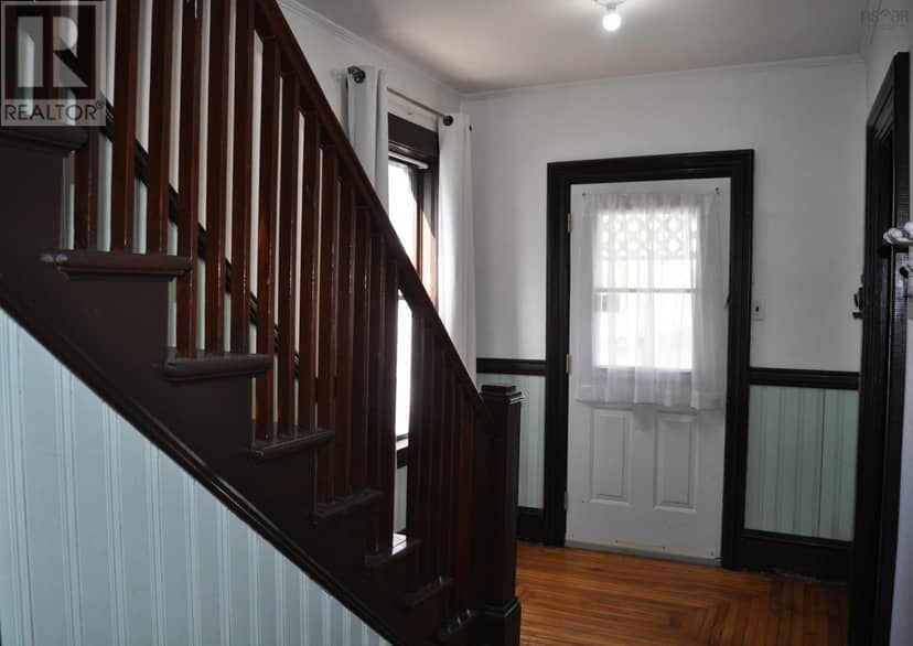 54 CENTRE Street, Truro, photo 3